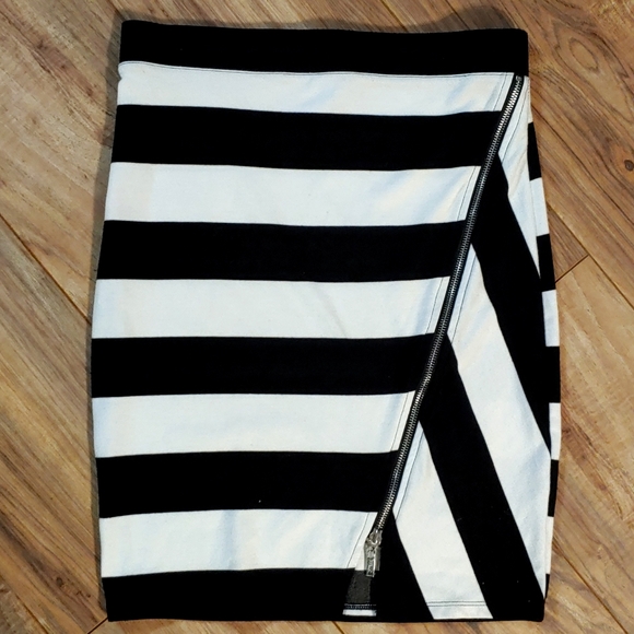 GUESS Striped Zip-Up Pencil Skirt - Picture 1 of 4